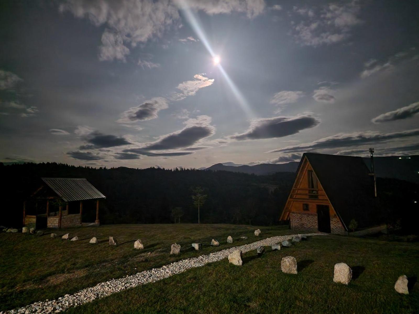 Vikendica Tromedja * Pale